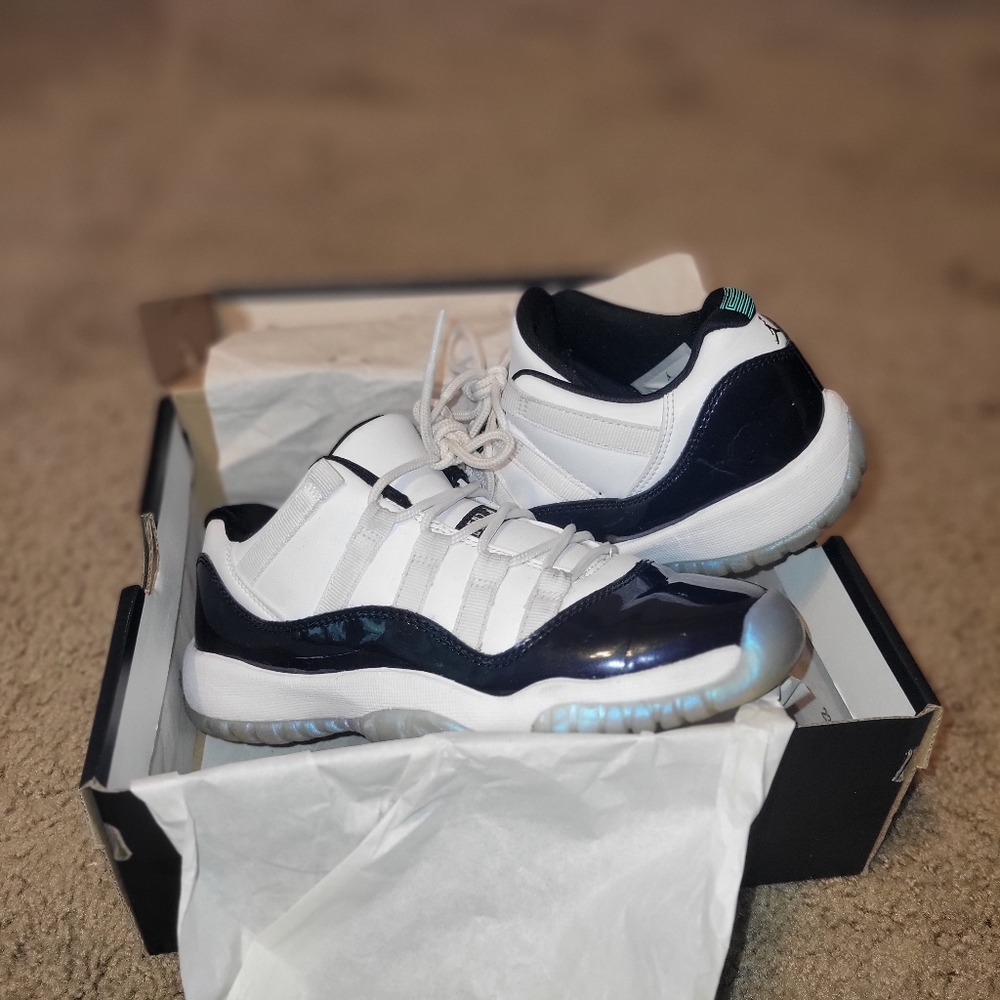 Air jordan 11 retro low tops